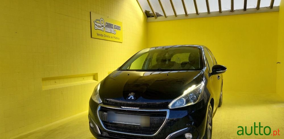 2016' Peugeot 208 1.6 Bluehdi Allure photo #1