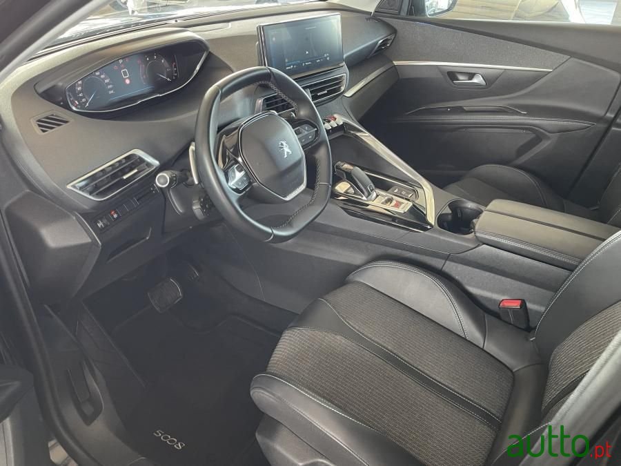2022' Peugeot 5008 photo #6