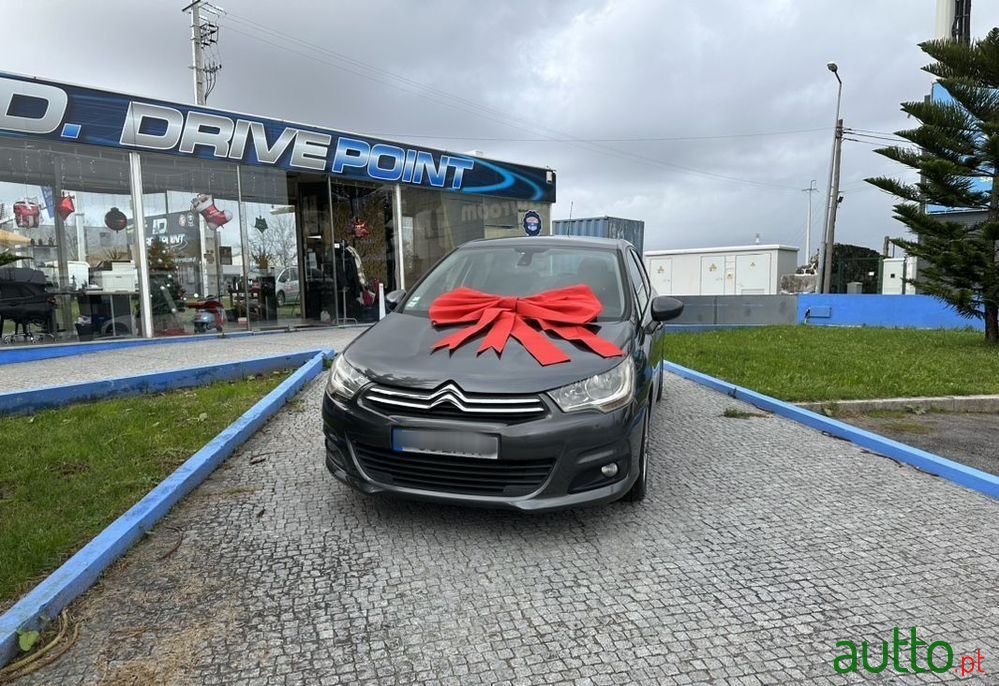 2011' Citroen C4 photo #2