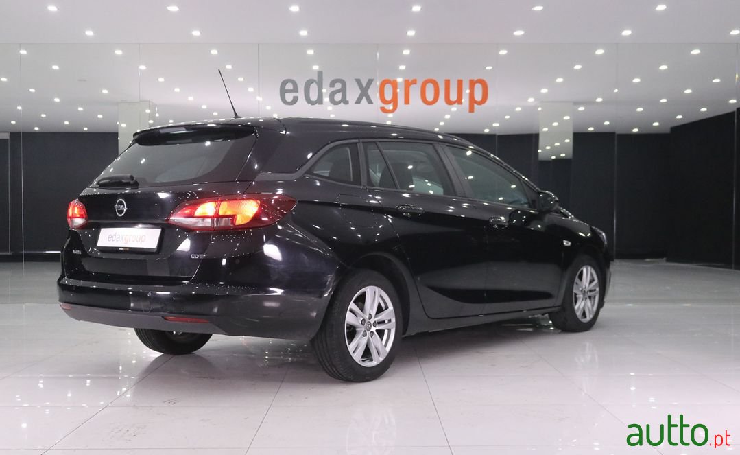 2017' Opel Astra Sports Tourer photo #3