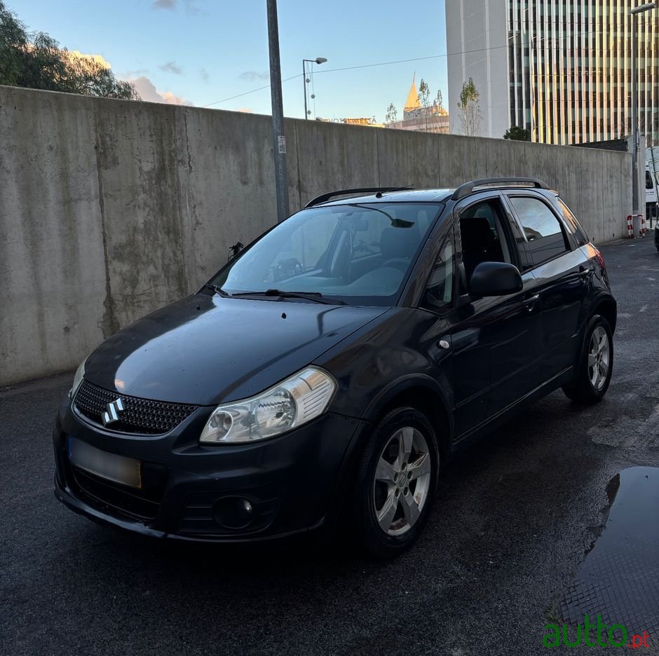 2010' Suzuki SX4 photo #1