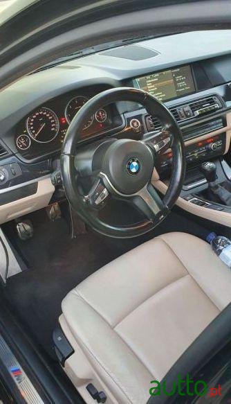 2012' BMW 520 Touring Line Luxury photo #2