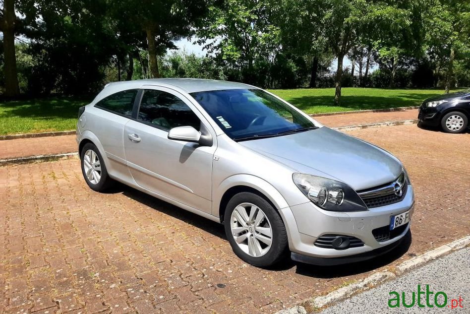 2008' Opel Astra Gtc photo #1