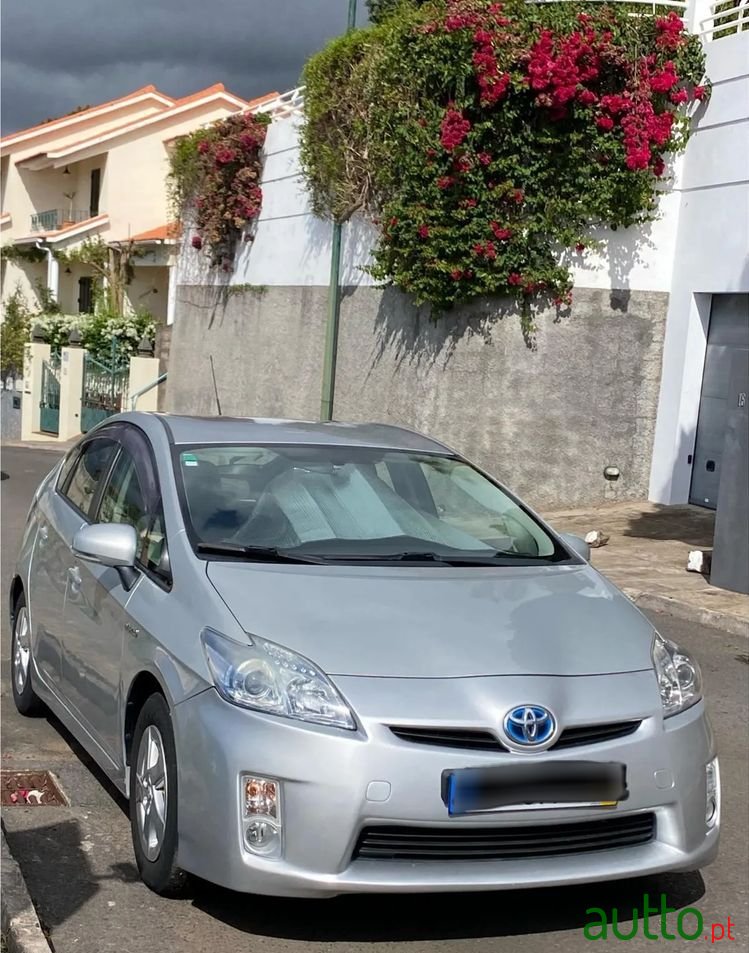 2010' Toyota Prius 1.8 Premium photo #3