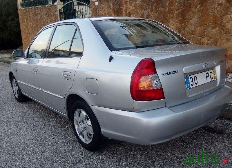 2000' Hyundai Accent photo #4