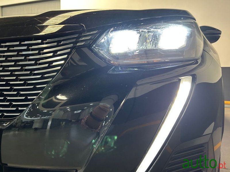 2023' Peugeot 2008 photo #5