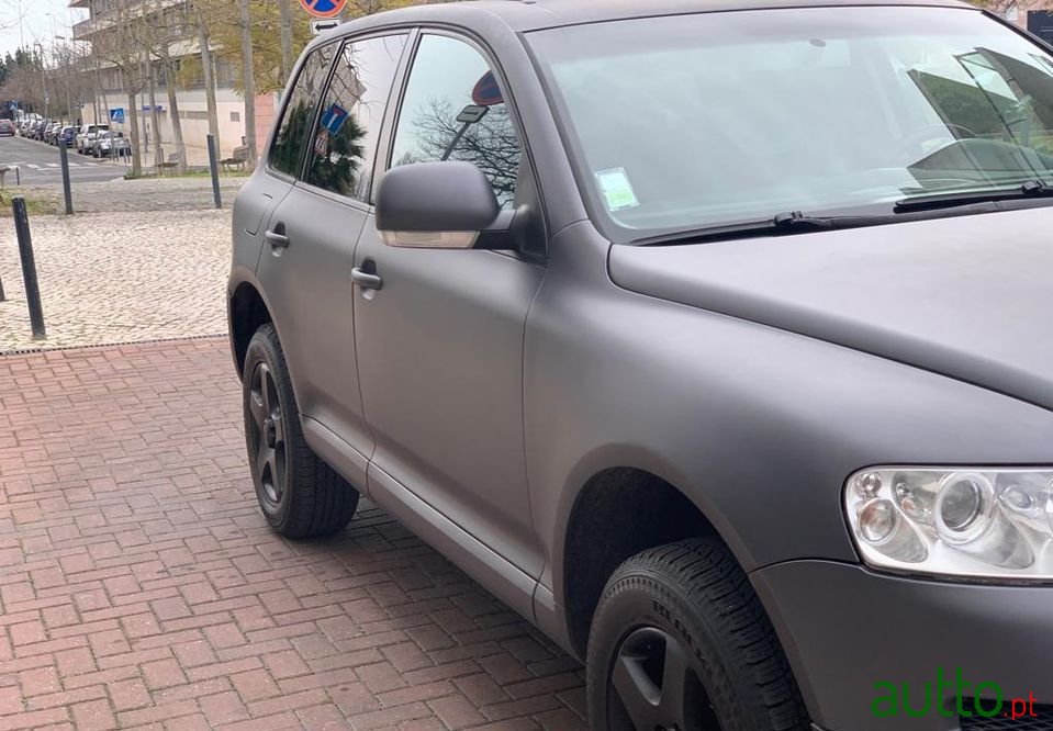 2004' Volkswagen Touareg photo #5