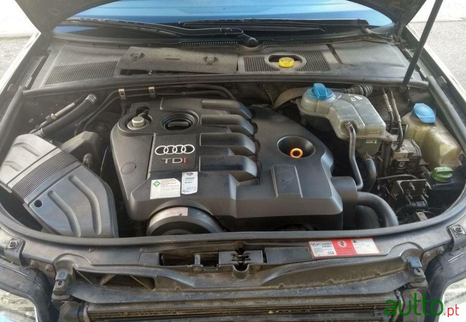 2002' Audi A4 Avant photo #2