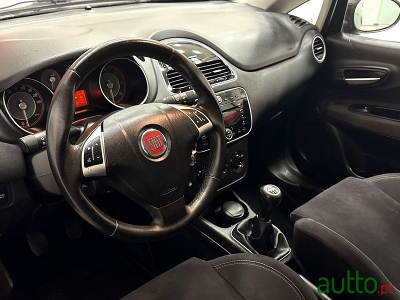 2014' Fiat Punto Evo photo #5
