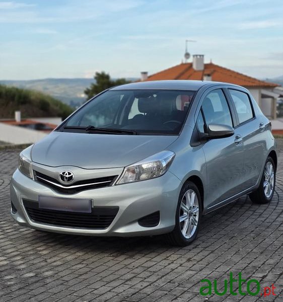2012' Toyota Yaris photo #1