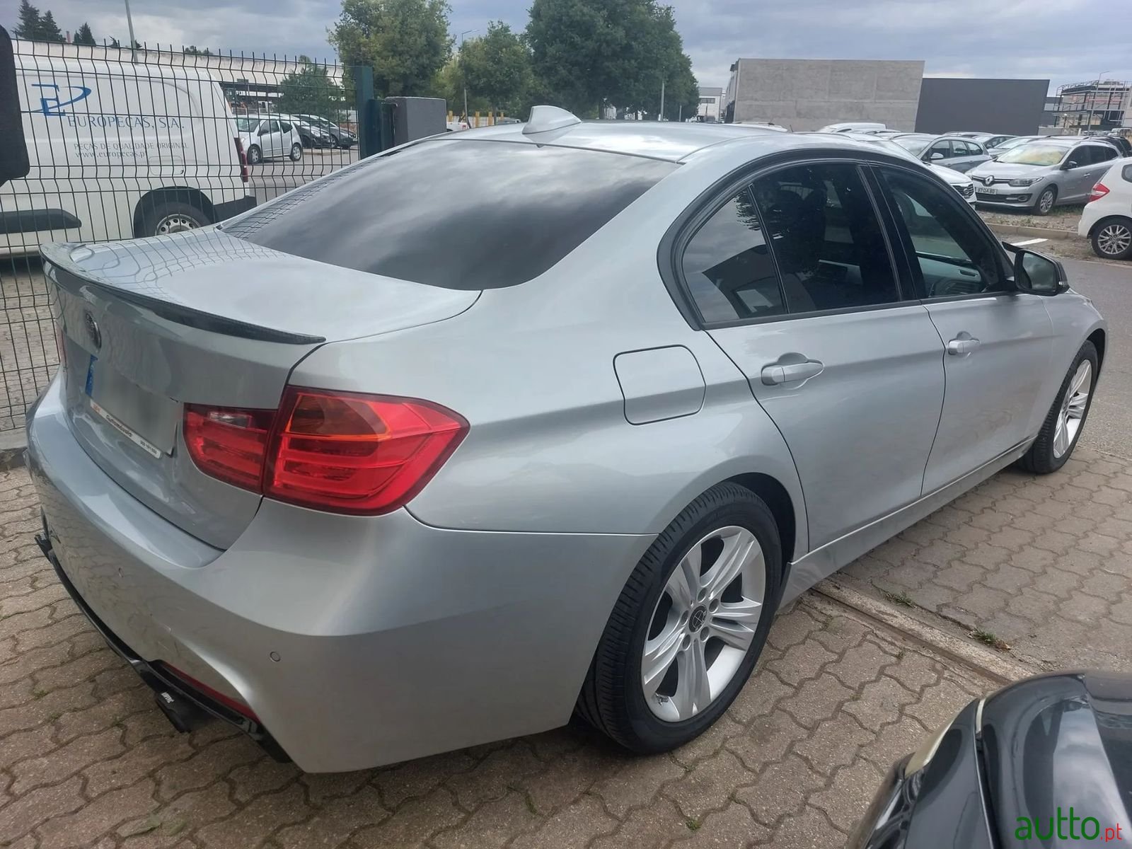 2015' BMW 320 photo #5