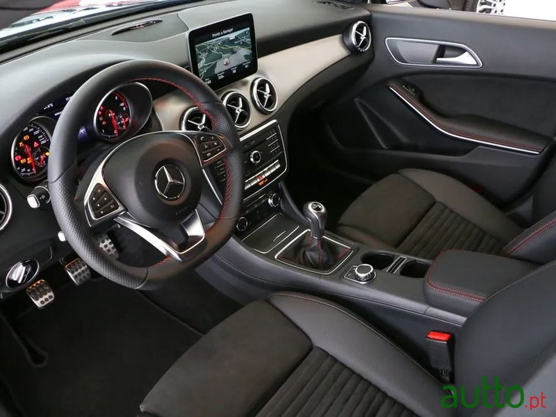 2017' Mercedes-Benz Classe Cla photo #2