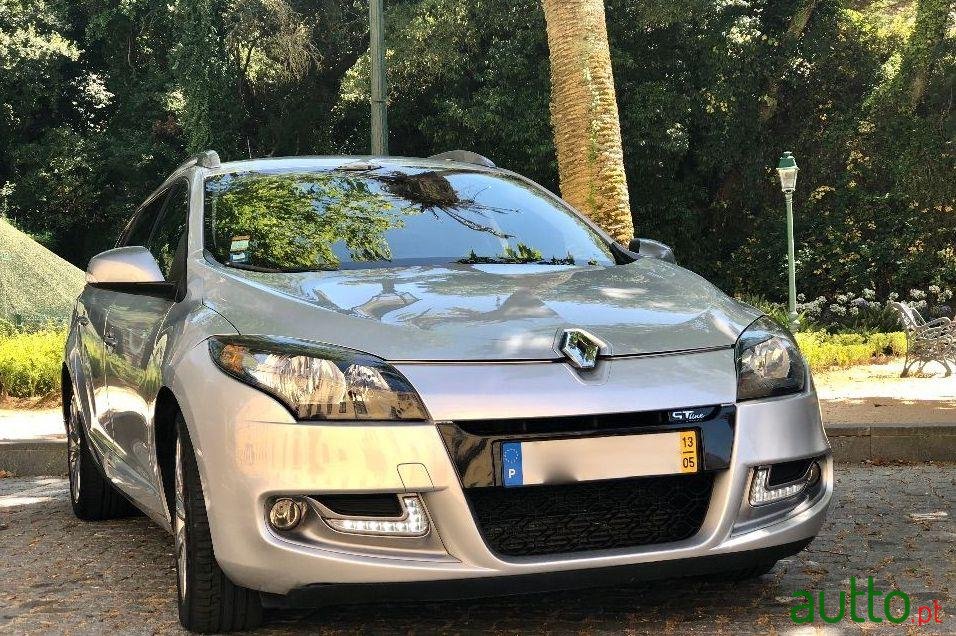 2013' Renault Megane Sport Tourer photo #2