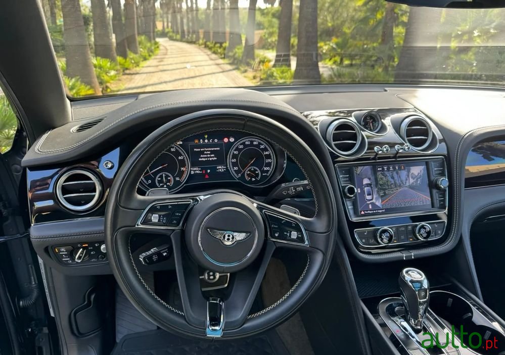 2018' Bentley Bentayga V8 photo #5