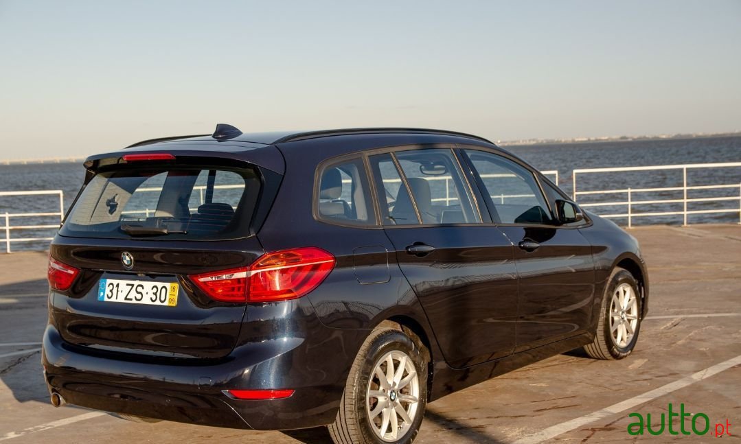 2016' BMW 216 Gran Tourer photo #2