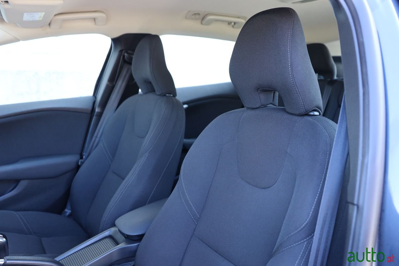 2018' Volvo V40 photo #5