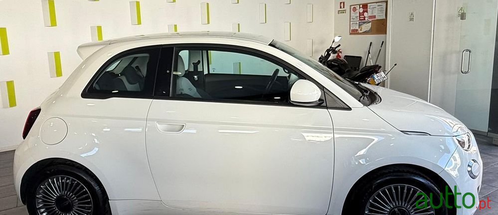 2023' Fiat 500e Icon photo #6