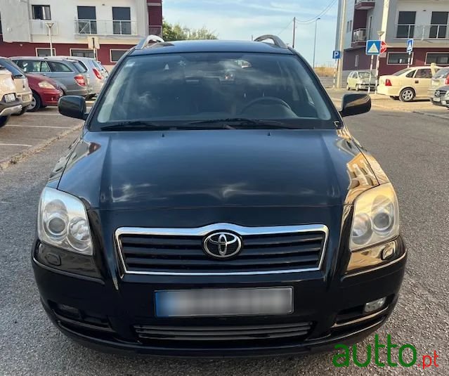 2005' Toyota Avensis Sw photo #2