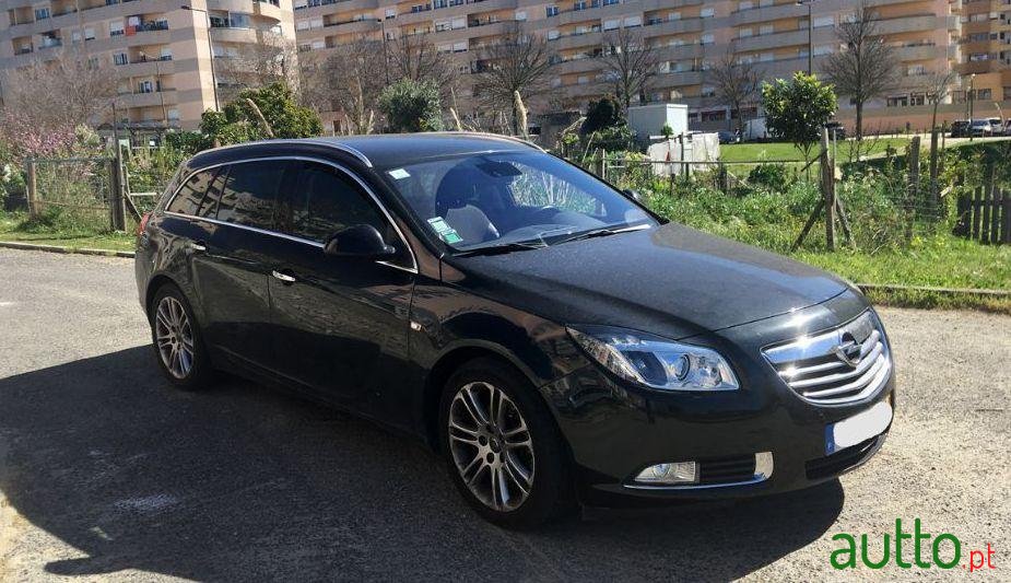 2011' Opel Insignia Sport Tourer photo #2