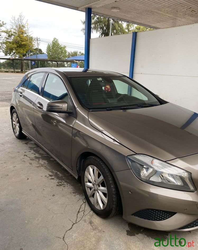 2014' Mercedes-Benz Classe A photo #2