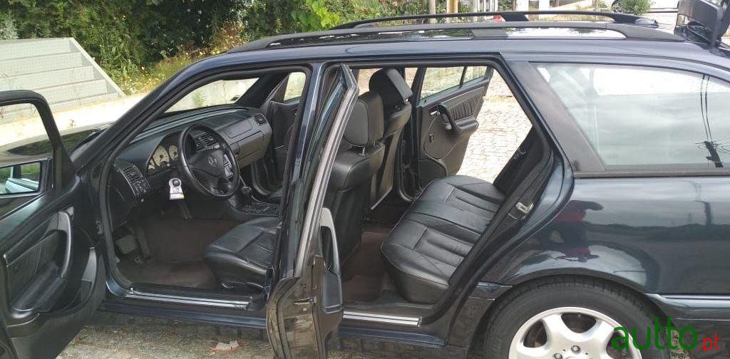 1999' Mercedes-Benz 220 Sport photo #2