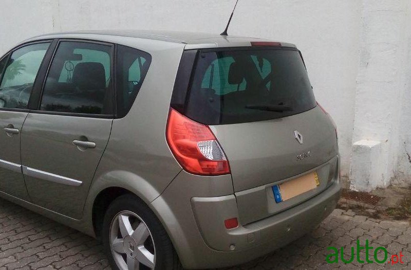 2007' Renault Scenic Luxe photo #2