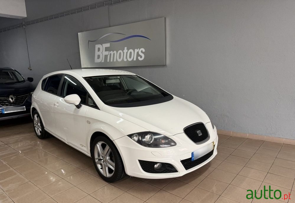 2011' SEAT Leon photo #1