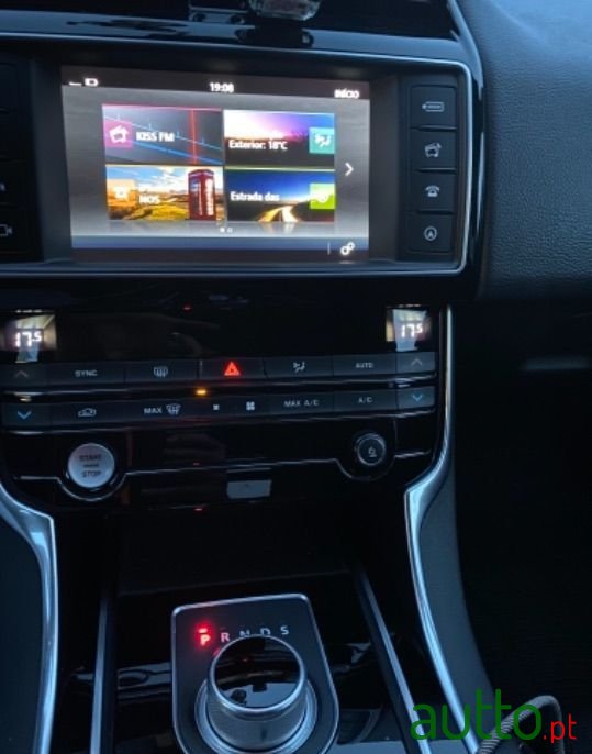 2016' Jaguar Xe Sport photo #4