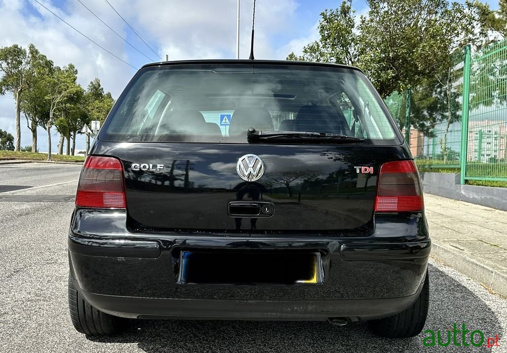 2003' Volkswagen Golf photo #6