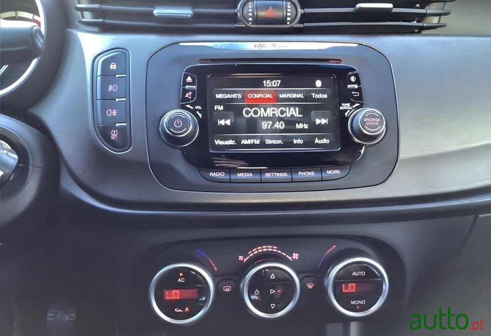 2014' Alfa Romeo Giulietta photo #5