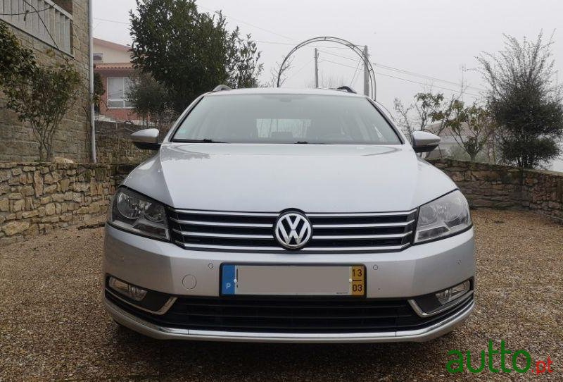 2013' Volkswagen Passat Variant photo #2