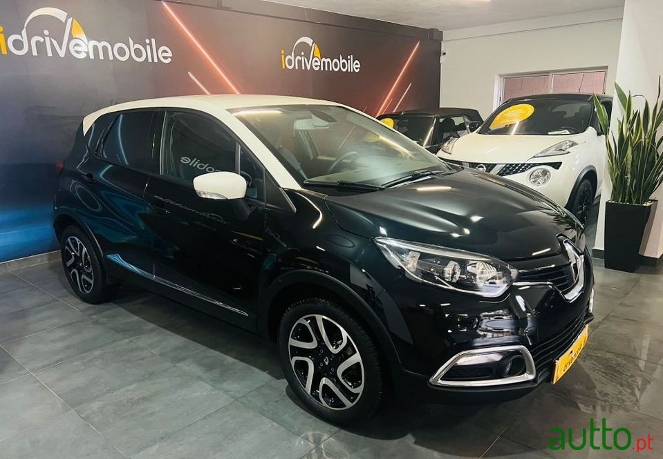 2016' Renault Captur Sport photo #1
