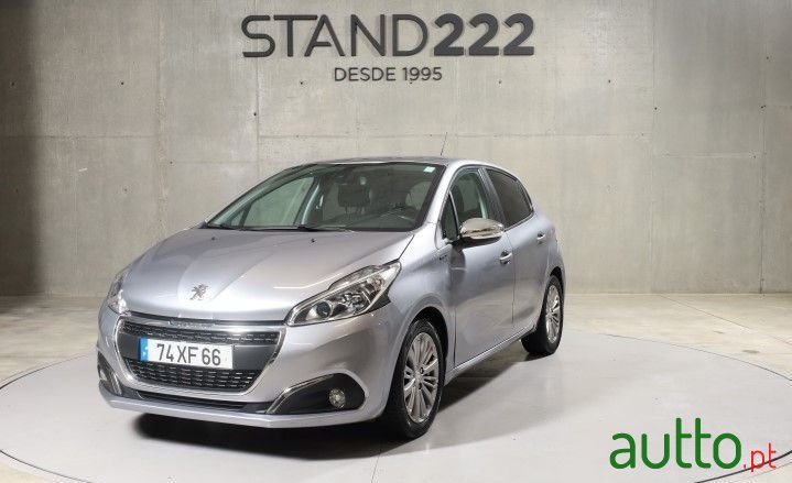 2019' Peugeot 208 photo #1