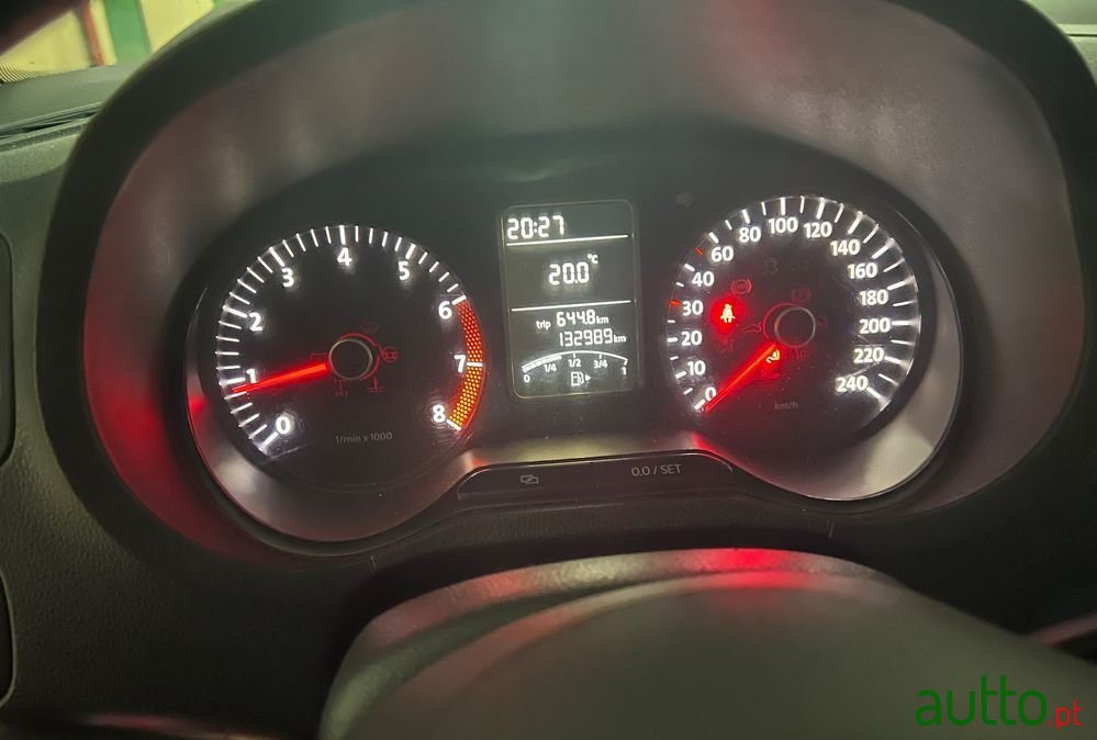 2011' Volkswagen Polo 1.2 Confortline photo #5