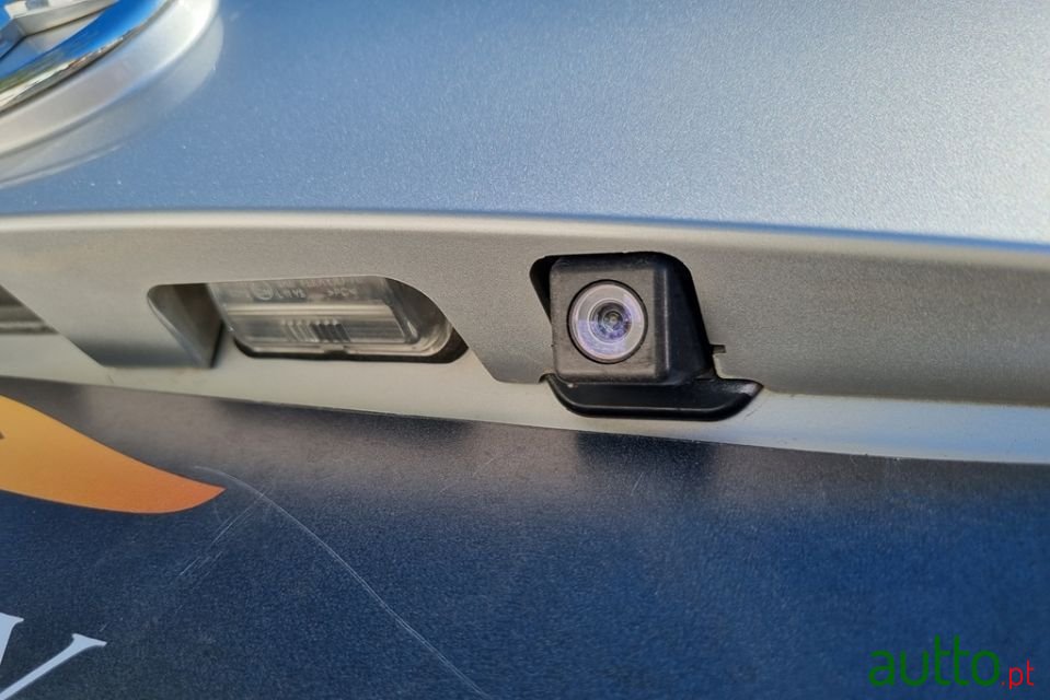 2014' Toyota Auris Touring Sports photo #6