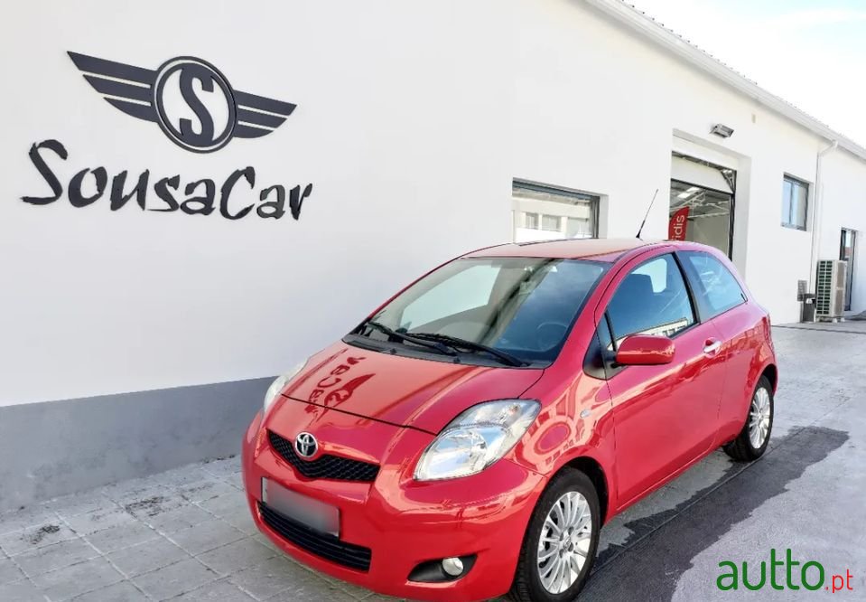 2011' Toyota Yaris photo #1