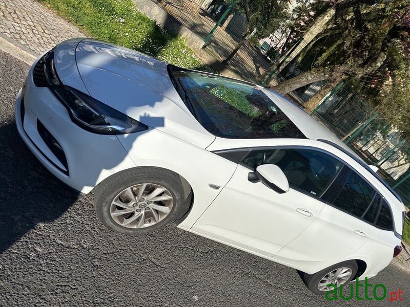 2017' Opel Astra Sports Tourer photo #2