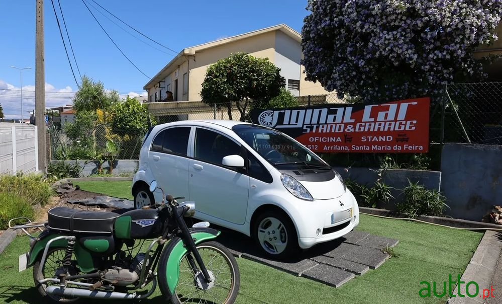 2015' Mitsubishi i-MiEV Invite photo #1