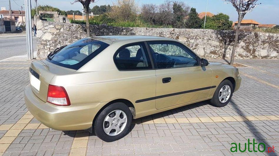 2001' Hyundai Accent photo #3
