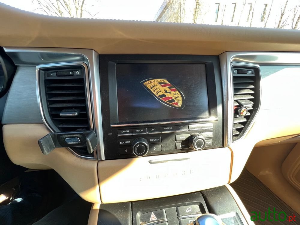 2014' Porsche Macan S photo #2