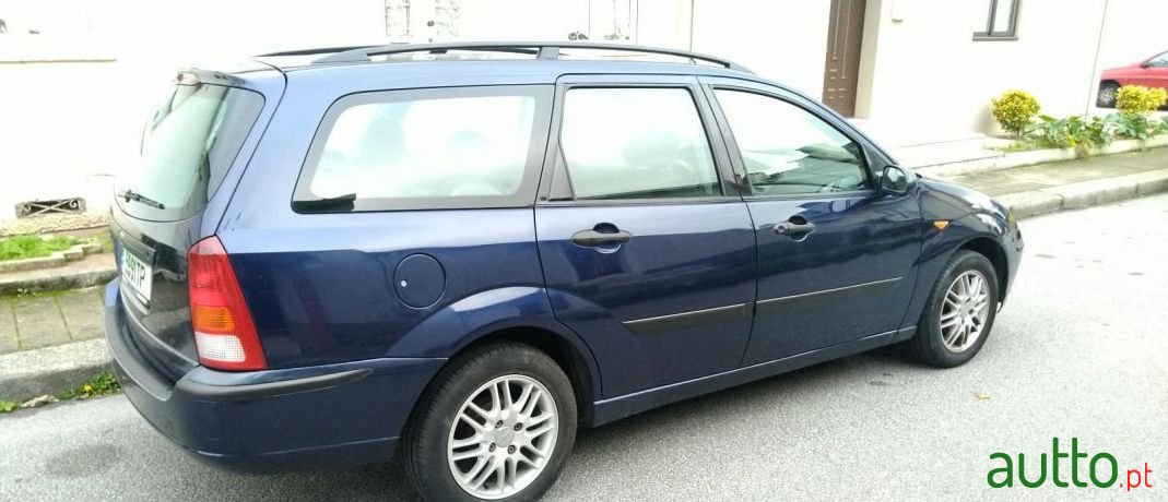2002' Ford Focus Sw photo #2