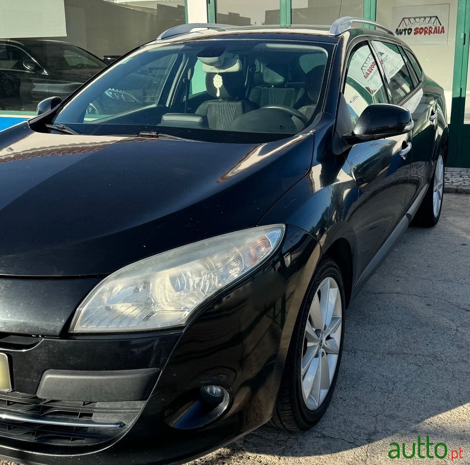 2011' Renault Megane Break photo #3