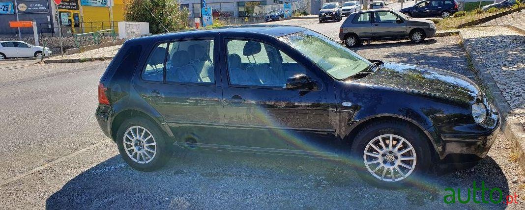 2004' Volkswagen Golf photo #3