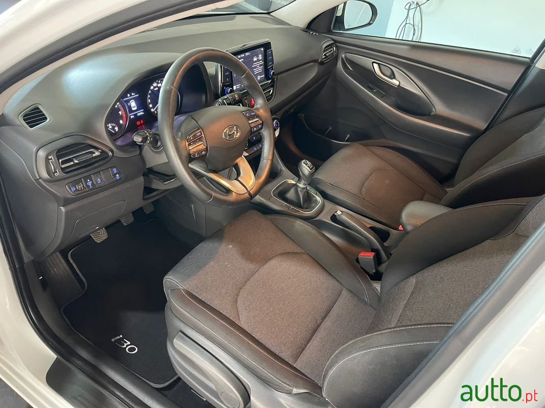 2022' Hyundai i30 Sw photo #4