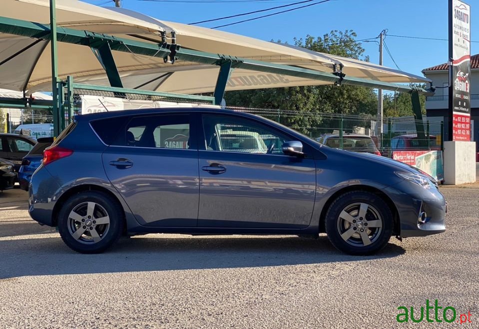 2015' Toyota Auris photo #5