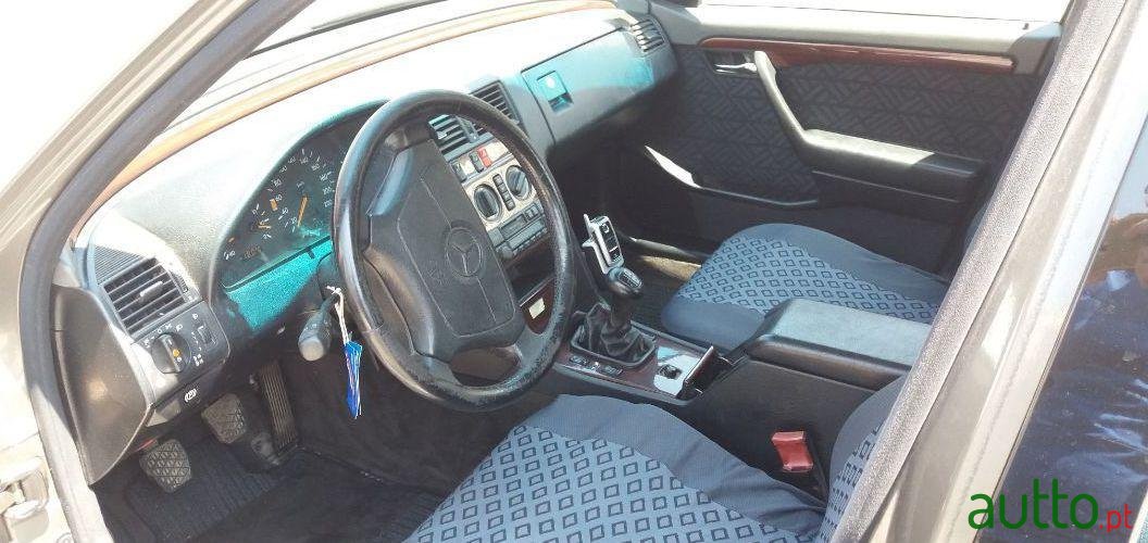 1994' Mercedes-Benz C-220 Diesel photo #3