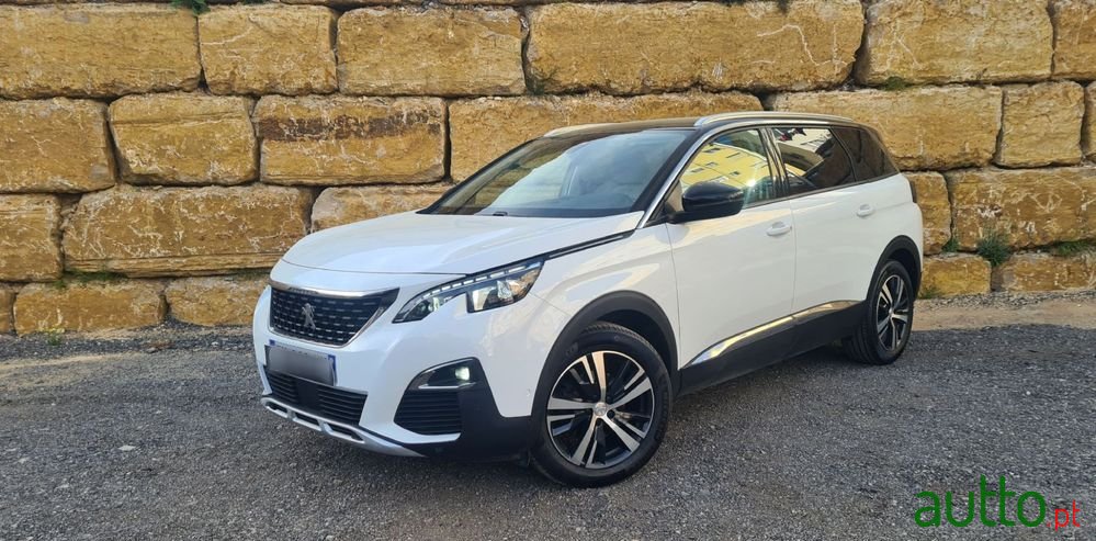 2020' Peugeot 5008 photo #1