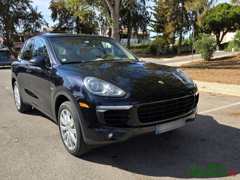 2016' Porsche Cayenne S E-Hybrid photo #6