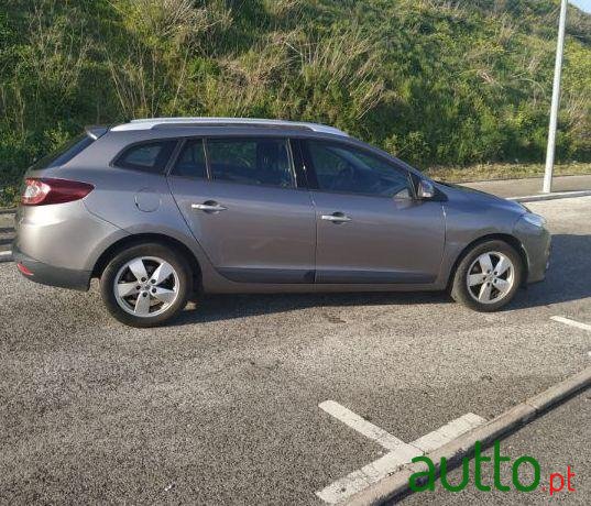 2010' Renault Megane Sport Tourer photo #2