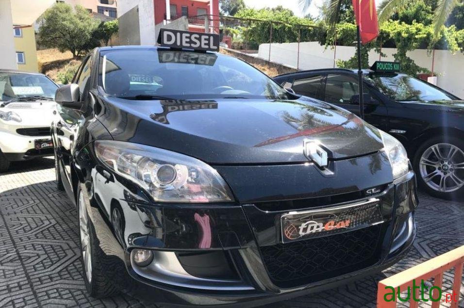 2012' Renault Megane photo #2